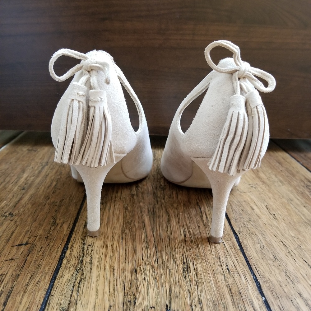 Marc Fisher Teagin Beige Suede Tassle Heels Sz 6.5